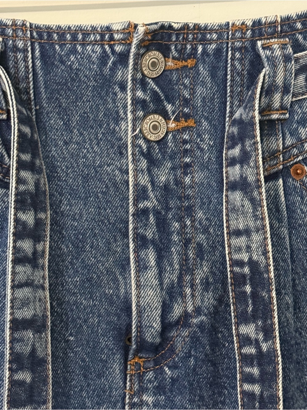 Abercrombie & Fitch Rise Belted Denim Mini Skirt Acid Wash Size 4/27 - Picture 3 of 7